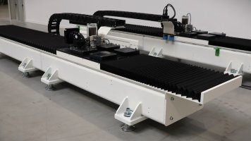 Pojezdová dráha LTS pro robota Fanuc M-20iA_20M, zdvih 2350mm_měch_01.JPG